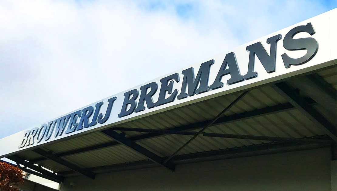Podświetlane logo Brouwerij Bremans wykonane z pleksi na tablicy dibond