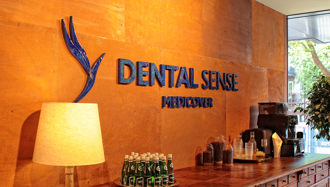 Ceramiczne logo Dental Sense Medicover