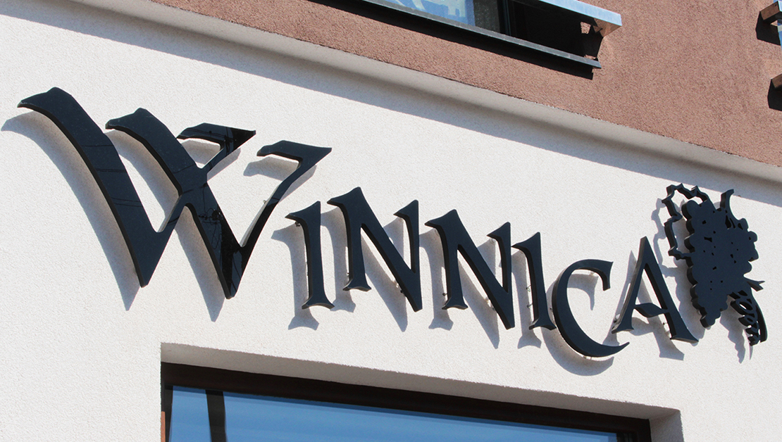 Podświetlane logo Winnica wykonane z materiałów PCV i pleksi